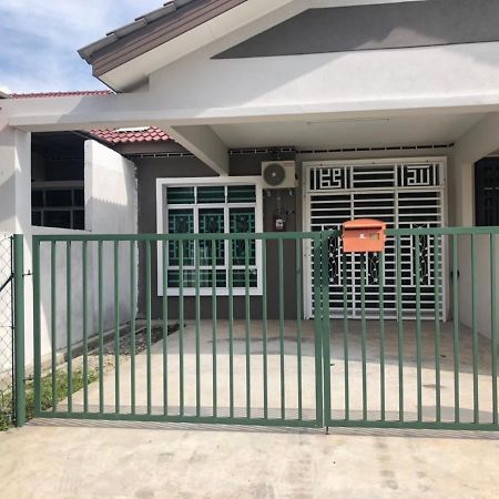 Seroja Homestay Malacca Exterior foto